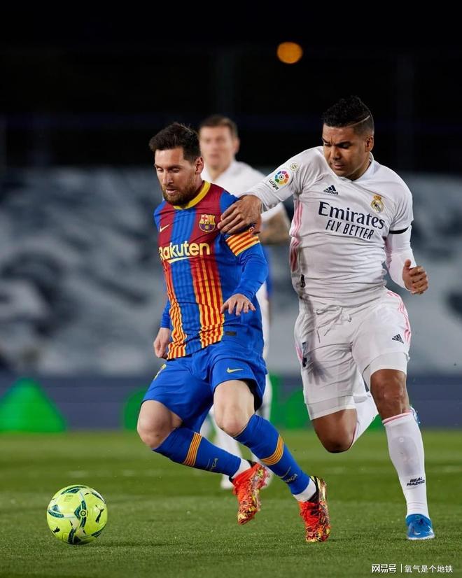 米兰体育官网登录入口-关键时刻突围战来临，巴塞罗那围绕欧超杯单刀错失，底气十足，训练强度明显提升
