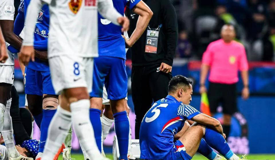 今夜中超传出新动向；孟菲斯灰熊临场应变；管理层表态——态度坚定；年轻球员得到机会